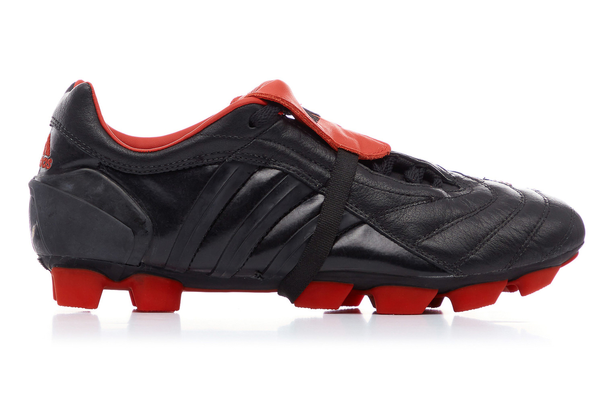 Adidas predator store pulse blackout