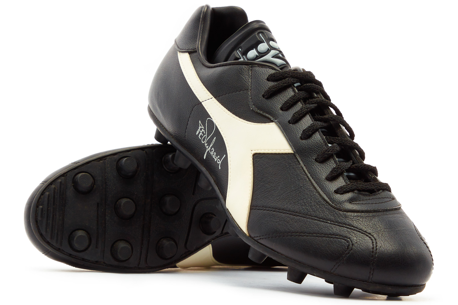 Diadora store football trainers