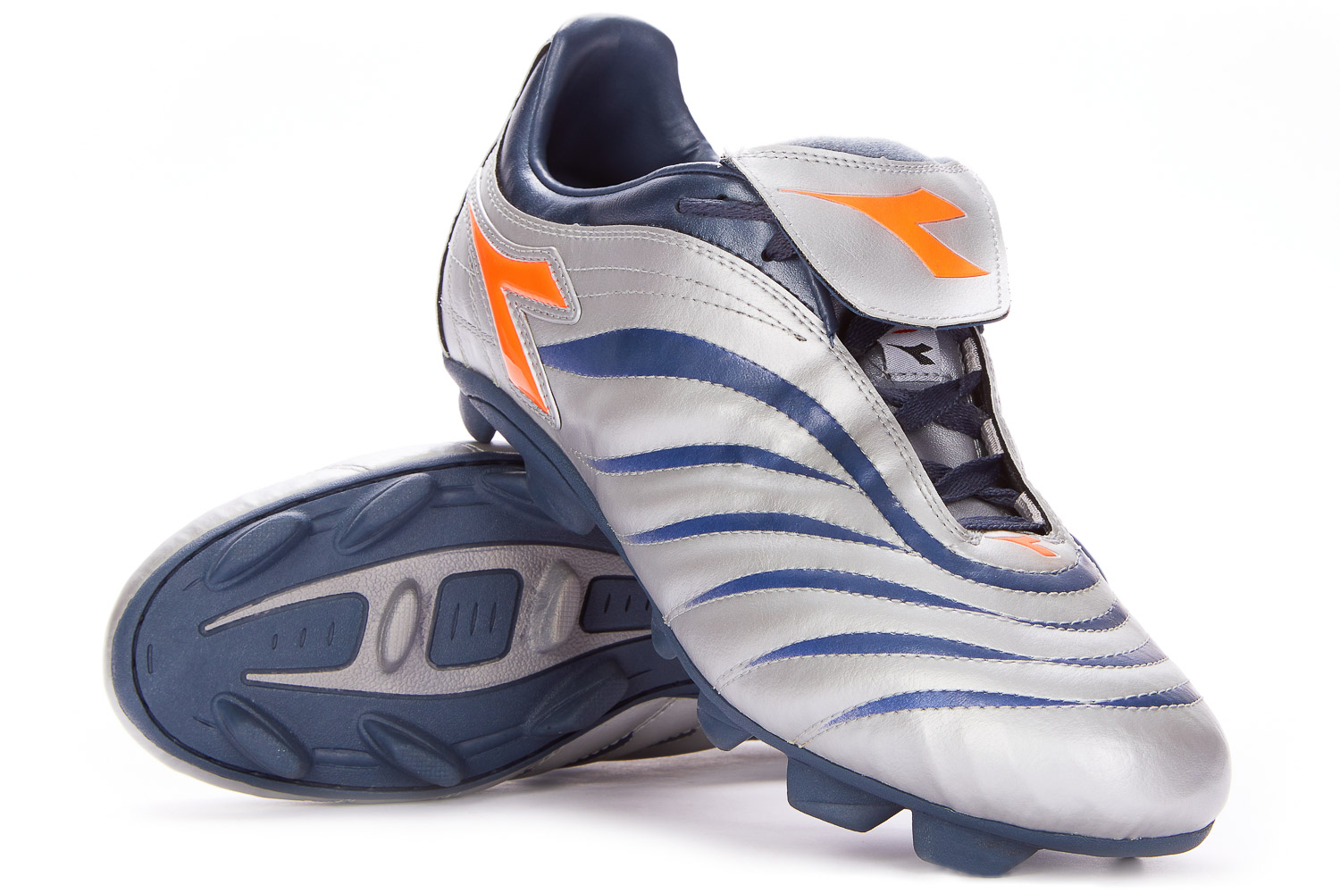 Crampons Diadora Forza MD – Orange Et Bleu, Taille 3 Jeunesse, Occasion