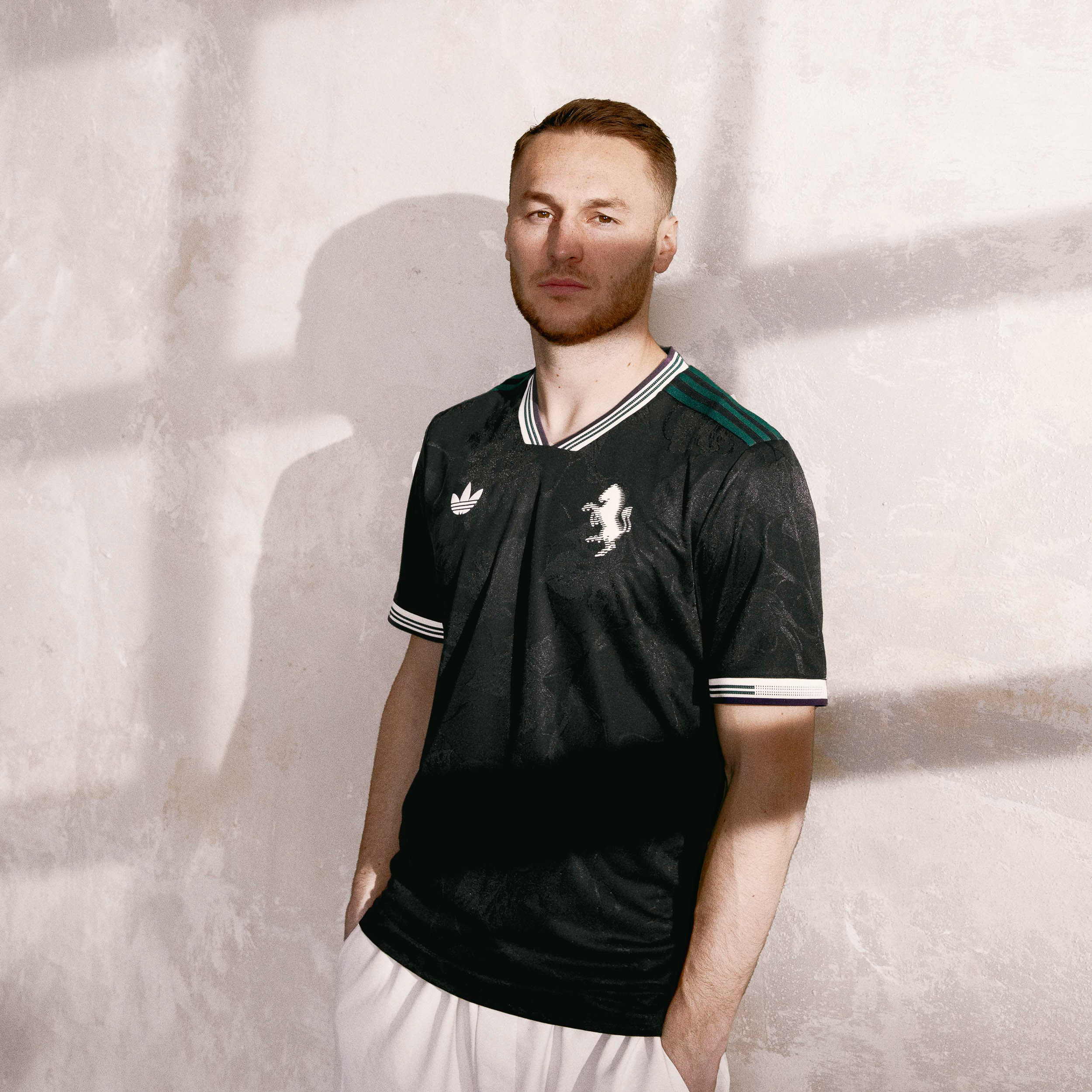 レアJUVENTUS LEGEND-12パック JUVENTUS LEGEND INK ORIGINALS TRACK TOP 2024/25