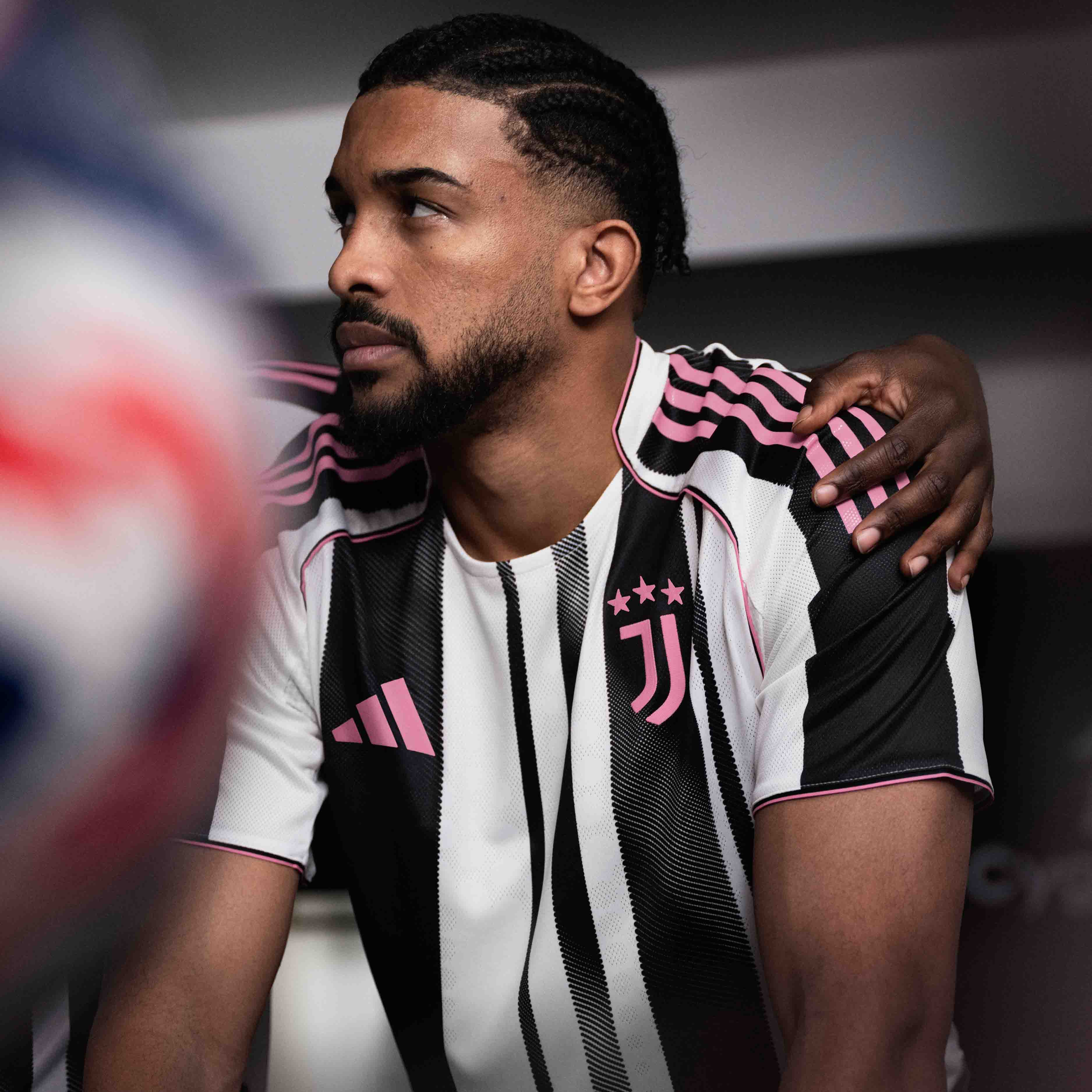 JUVENTUS ユニフォーム 【Lサイズ】 adidas Juventus Authentic Douglas Luiz Home Jersey w